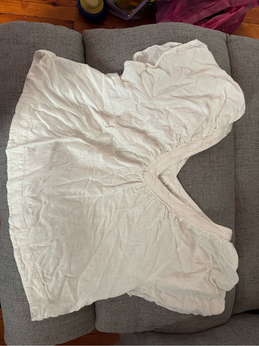 Women’s White V-Neck Short Sleeve Top